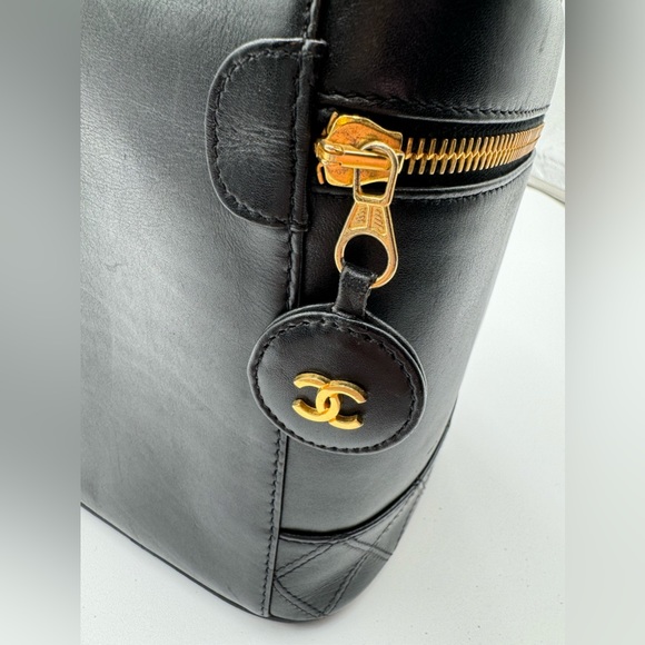 Chanel-Authentic-CC Logo bicolore Black Lambskin Leather Vanity Case - Picture 3 of 10